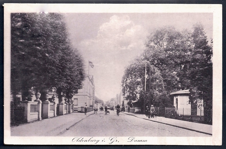 13-schlossgarten-1920-eingang-paradewall